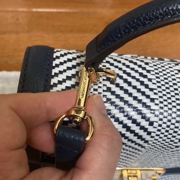 EUC Michael Kors Blue Navy and White Kinsley XS satchel. - Picture 5 of 17